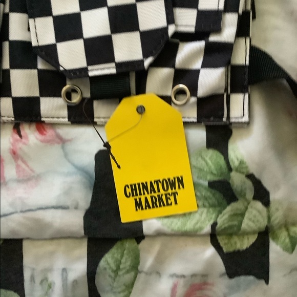 Chinatown Market Fanny - Picture 2 of 7